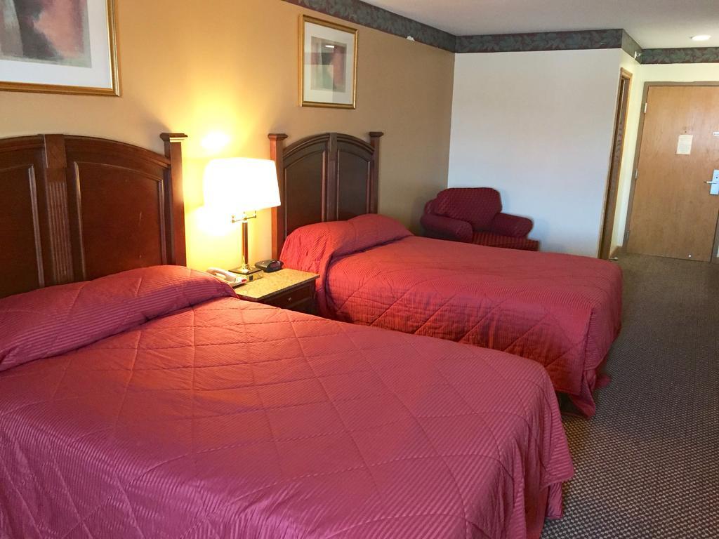 Executive Inn And Suites Waukegan Room photo