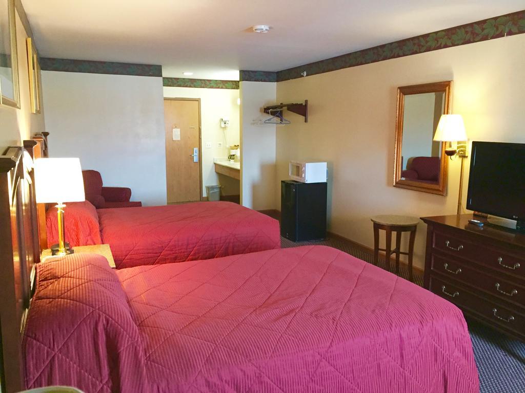 Executive Inn And Suites Waukegan Room photo