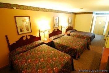 Executive Inn And Suites Waukegan Room photo